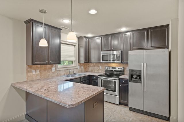 1811 TRELLIS LN, Columbia, MO 65201