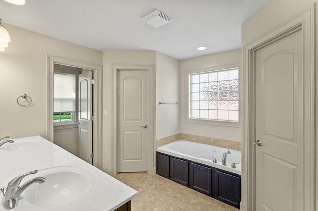 1811 TRELLIS LN, Columbia, MO 65201