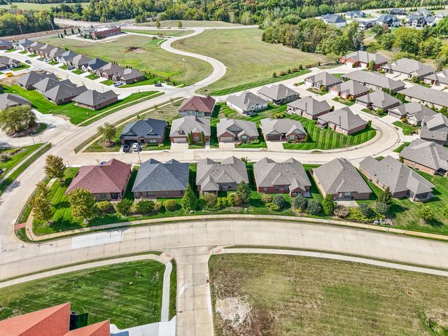 1811 TRELLIS LN, Columbia, MO 65201