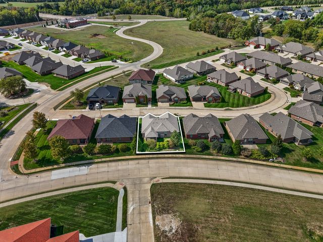 1811 TRELLIS LN, Columbia, MO 65201