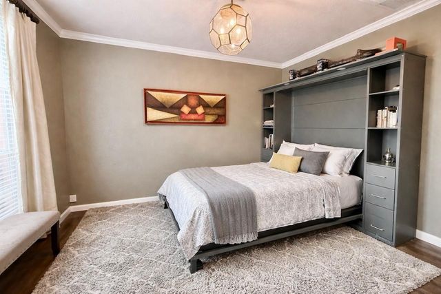 50 N Spinning Wheel Circle, The Woodlands, TX 77382