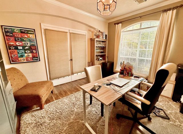 50 N Spinning Wheel Circle, The Woodlands, TX 77382