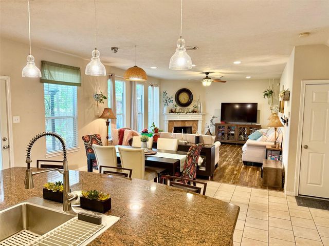 50 N Spinning Wheel Circle, The Woodlands, TX 77382