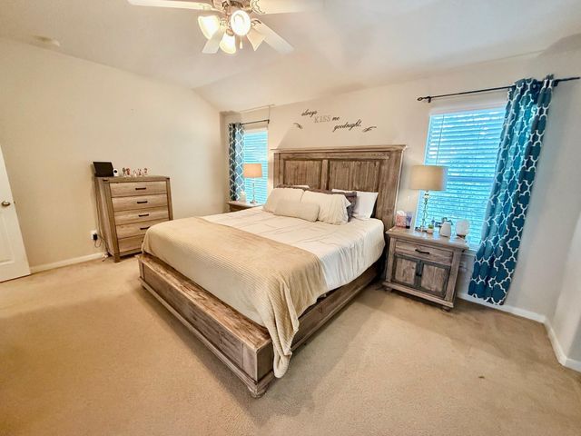 50 N Spinning Wheel Circle, The Woodlands, TX 77382