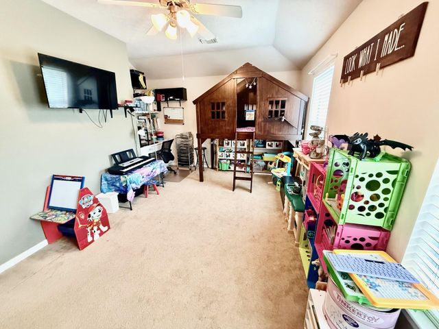 50 N Spinning Wheel Circle, The Woodlands, TX 77382