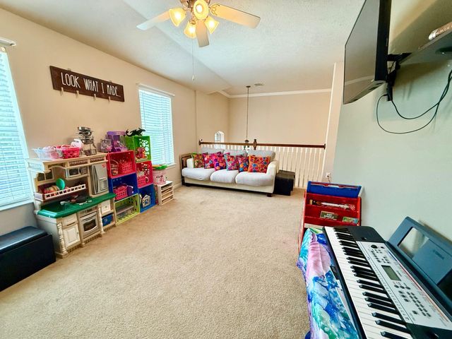 50 N Spinning Wheel Circle, The Woodlands, TX 77382