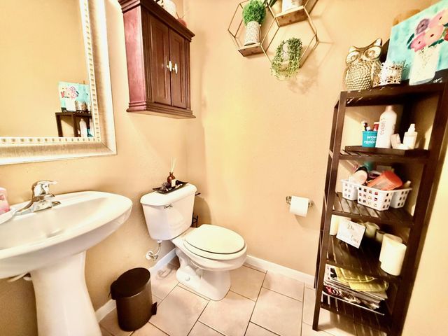 50 N Spinning Wheel Circle, The Woodlands, TX 77382