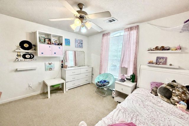 50 N Spinning Wheel Circle, The Woodlands, TX 77382