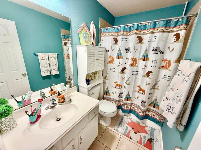 50 N Spinning Wheel Circle, The Woodlands, TX 77382