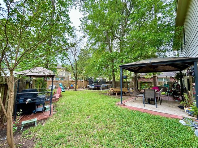 50 N Spinning Wheel Circle, The Woodlands, TX 77382