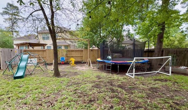 50 N Spinning Wheel Circle, The Woodlands, TX 77382