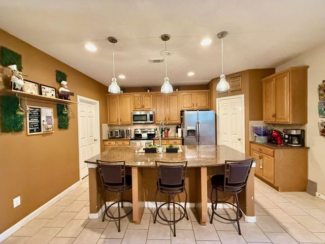 50 N Spinning Wheel Circle, The Woodlands, TX 77382