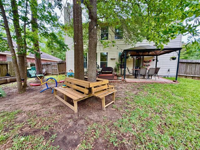 50 N Spinning Wheel Circle, The Woodlands, TX 77382