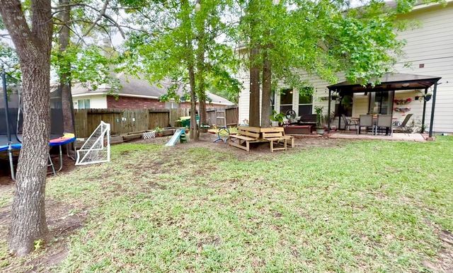 50 N Spinning Wheel Circle, The Woodlands, TX 77382