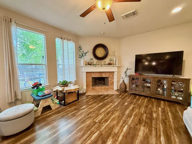 50 N Spinning Wheel Circle, The Woodlands, TX 77382