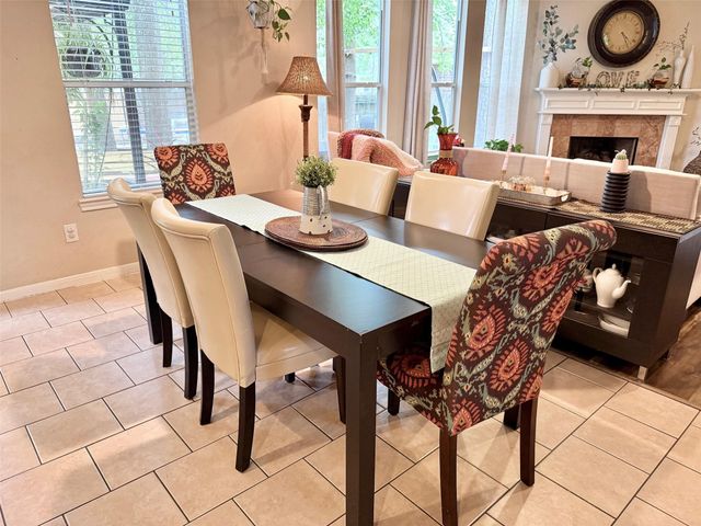 50 N Spinning Wheel Circle, The Woodlands, TX 77382