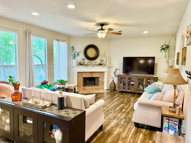 50 N Spinning Wheel Circle, The Woodlands, TX 77382