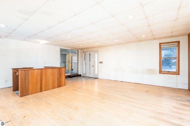 714 Leelanau Avenue, Frankfort, MI 49635