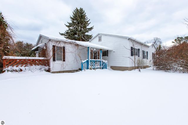 714 Leelanau Avenue, Frankfort, MI 49635