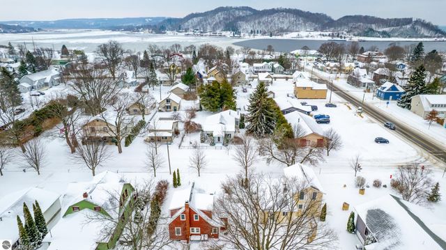 714 Leelanau Avenue, Frankfort, MI 49635