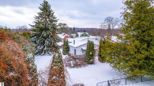 714 Leelanau Avenue, Frankfort, MI 49635