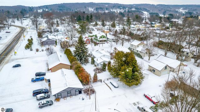 714 Leelanau Avenue, Frankfort, MI 49635