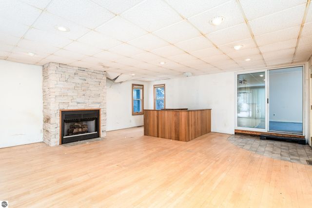 714 Leelanau Avenue, Frankfort, MI 49635