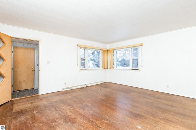 714 Leelanau Avenue, Frankfort, MI 49635