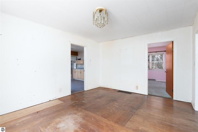 714 Leelanau Avenue, Frankfort, MI 49635