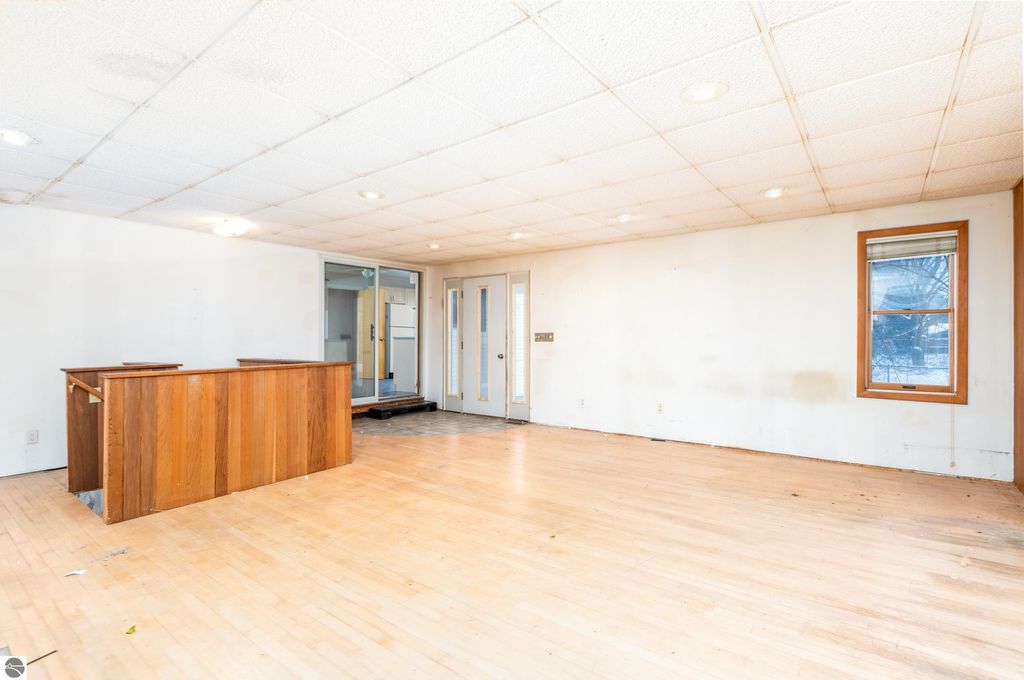 Image 17 of property listing at 714 Leelanau Avenue, Frankfort, MI 49635