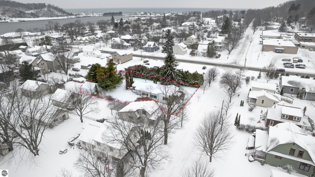 Image 25 of property listing at 714 Leelanau Avenue, Frankfort, MI 49635