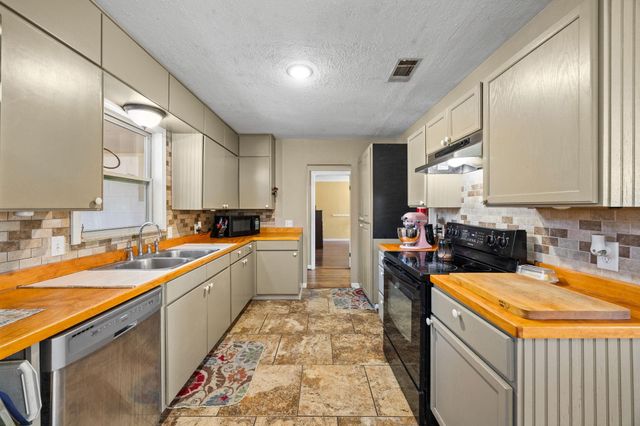 102 North Street, Columbus, TX 78934