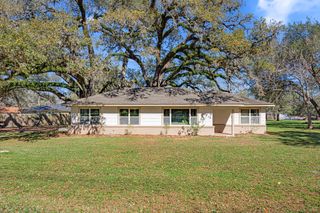 102 North Street, Columbus, TX 78934