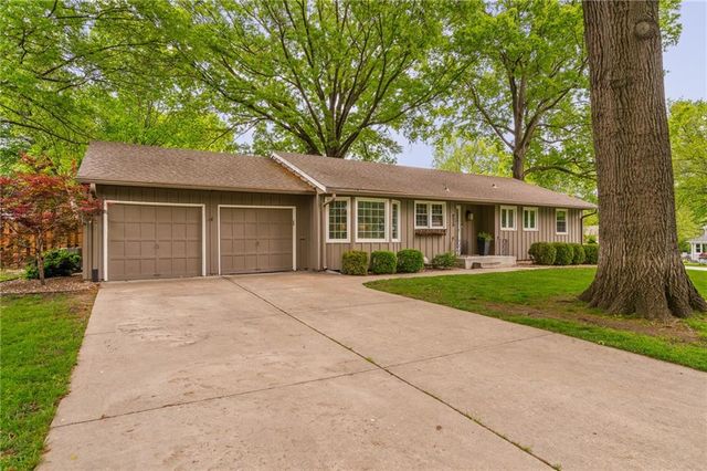 6525 Hodges Drive, Prairie Village, KS 66208
