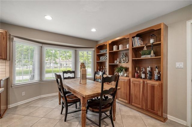 6525 Hodges Drive, Prairie Village, KS 66208