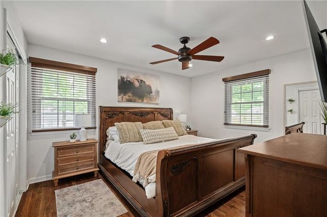 6525 Hodges Drive, Prairie Village, KS 66208