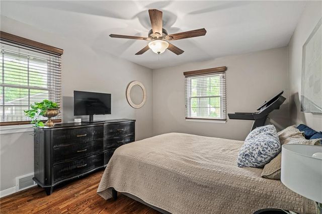 6525 Hodges Drive, Prairie Village, KS 66208