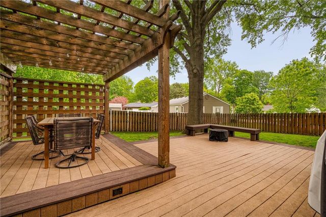 6525 Hodges Drive, Prairie Village, KS 66208