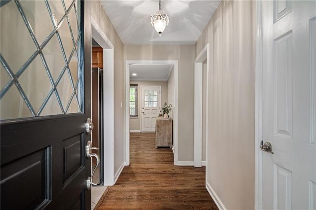 6525 Hodges Drive, Prairie Village, KS 66208