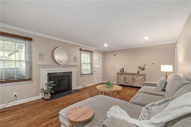 6525 Hodges Drive, Prairie Village, KS 66208