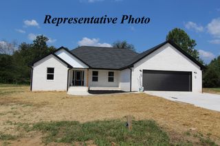 440 Oak Point Dr, Lexington, TN 38351