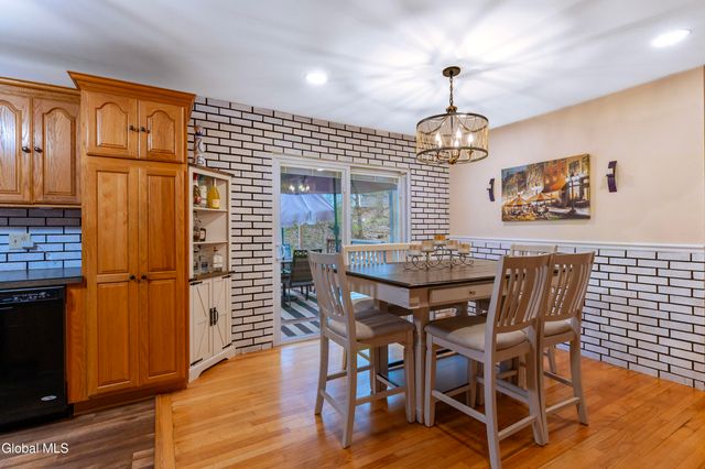 1686 JULIANNE Drive, Schodack, NY 12033