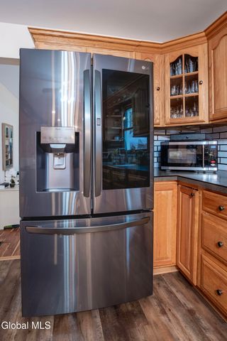 1686 JULIANNE Drive, Schodack, NY 12033