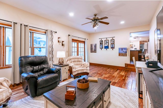 1686 JULIANNE Drive, Schodack, NY 12033