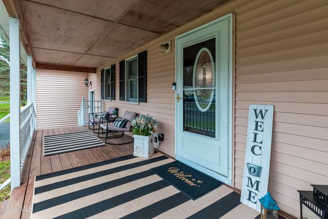 1686 JULIANNE Drive, Schodack, NY 12033