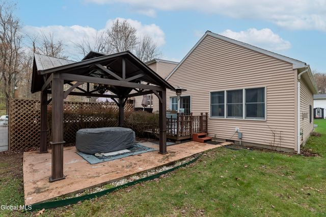 1686 JULIANNE Drive, Schodack, NY 12033