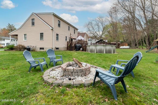 1686 JULIANNE Drive, Schodack, NY 12033