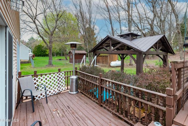1686 JULIANNE Drive, Schodack, NY 12033