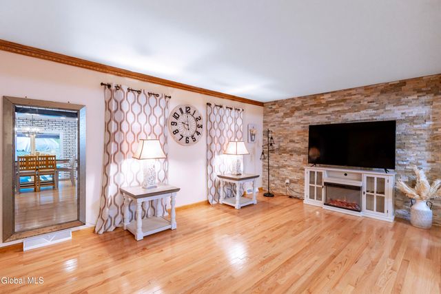 1686 JULIANNE Drive, Schodack, NY 12033
