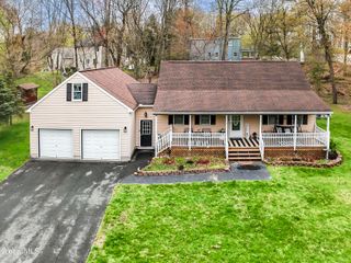 1686 JULIANNE Drive, Schodack, NY 12033